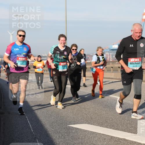 03.10.2025 - Köhlbrandbrückenlauf Yannick Fuchs http://msf.ph/oto/9181519 03.10.2025 08:57:08 Position 2 3076, 3077, 3129 meine-sportfotos.de