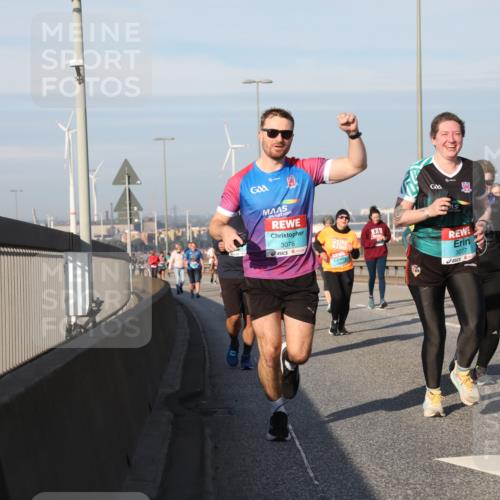 03.10.2025 - Köhlbrandbrückenlauf Yannick Fuchs http://msf.ph/oto/9181520 03.10.2025 08:57:09 Position 2 3076, 3077 meine-sportfotos.de