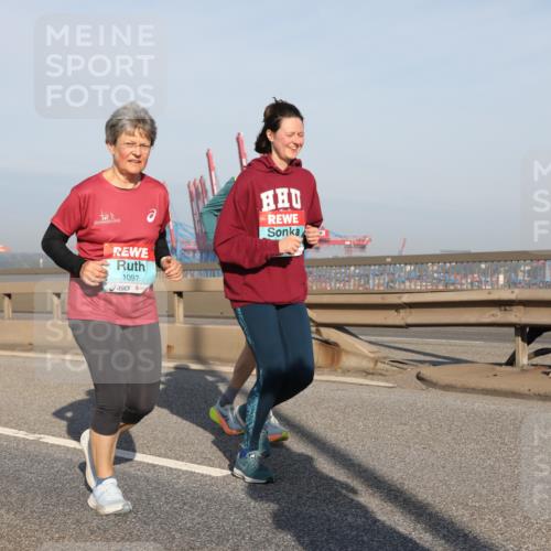 03.10.2025 - Köhlbrandbrückenlauf Yannick Fuchs http://msf.ph/oto/9181575 03.10.2025 08:57:17 Position 2 1097, 118 meine-sportfotos.de