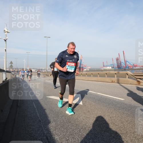 03.10.2025 - Köhlbrandbrückenlauf Yannick Fuchs http://msf.ph/oto/9181582 03.10.2025 08:57:18 Position 2 1908 meine-sportfotos.de