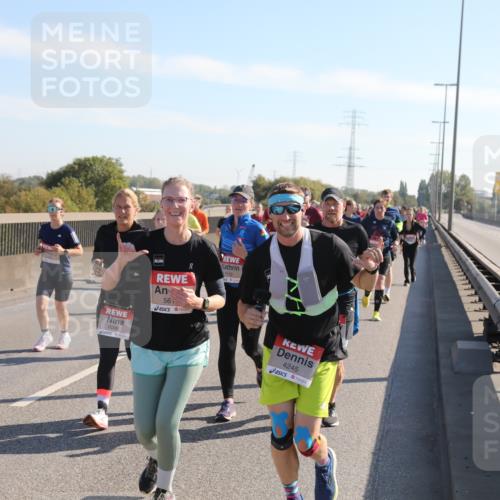 03.10.2025 - Köhlbrandbrückenlauf Yannick Fuchs http://msf.ph/oto/9181583 03.10.2025 11:23:30 Position 3 6046, 561, 110, 4245 meine-sportfotos.de