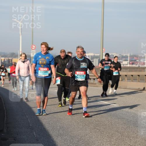 03.10.2025 - Köhlbrandbrückenlauf Yannick Fuchs http://msf.ph/oto/9181595 03.10.2025 08:57:22 Position 2 2497, 2498, 2024 meine-sportfotos.de