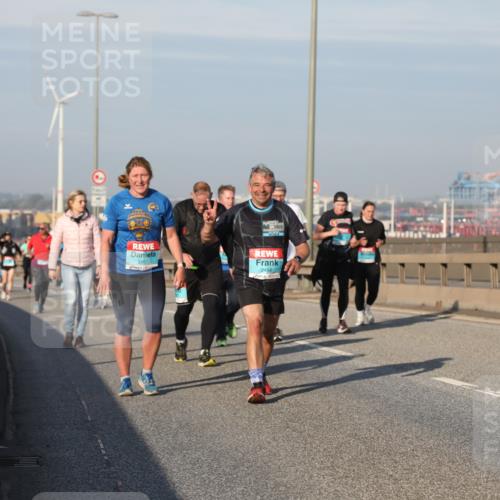 03.10.2025 - Köhlbrandbrückenlauf Yannick Fuchs http://msf.ph/oto/9181598 03.10.2025 08:57:22 Position 2 2497, 2498 meine-sportfotos.de