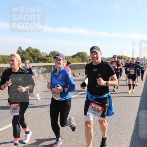 03.10.2025 - Köhlbrandbrückenlauf Yannick Fuchs http://msf.ph/oto/9181601 03.10.2025 11:23:31 Position 3 6046, 6110, 6045 meine-sportfotos.de