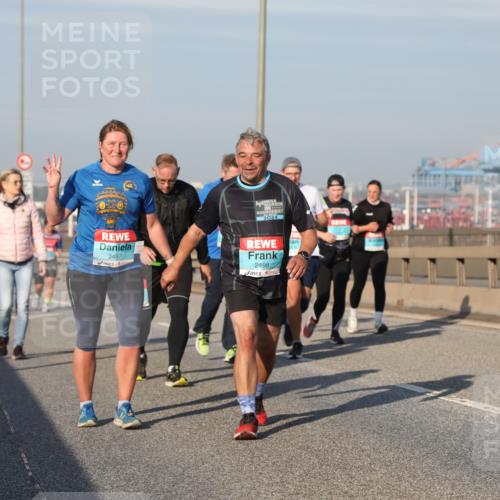 03.10.2025 - Köhlbrandbrückenlauf Yannick Fuchs http://msf.ph/oto/9181606 03.10.2025 08:57:23 Position 2 2024, 2497, 2498 meine-sportfotos.de