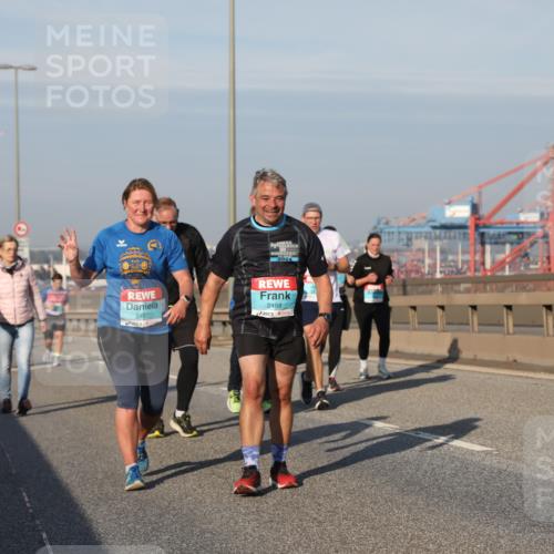 03.10.2025 - Köhlbrandbrückenlauf Yannick Fuchs http://msf.ph/oto/9181610 03.10.2025 08:57:24 Position 2 2497, 2498 meine-sportfotos.de