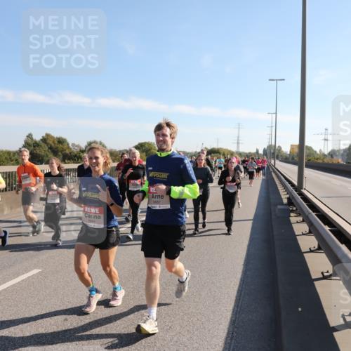 03.10.2025 - Köhlbrandbrückenlauf Yannick Fuchs http://msf.ph/oto/9181648 03.10.2025 11:23:35 Position 3 6684, 6687 meine-sportfotos.de