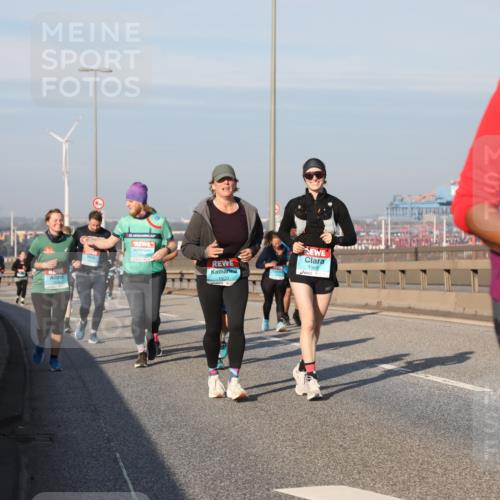 03.10.2025 - Köhlbrandbrückenlauf Yannick Fuchs http://msf.ph/oto/9181653 03.10.2025 08:57:38 Position 2 1969, 1970, 25 meine-sportfotos.de
