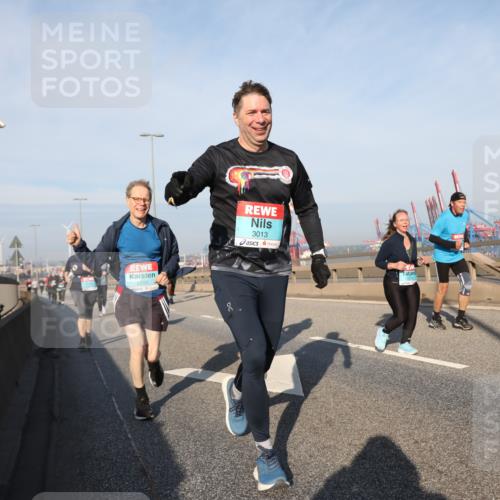 03.10.2025 - Köhlbrandbrückenlauf Yannick Fuchs http://msf.ph/oto/9181708 03.10.2025 08:57:45 Position 2 2259, 3013 meine-sportfotos.de