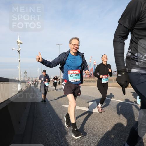 03.10.2025 - Köhlbrandbrückenlauf Yannick Fuchs http://msf.ph/oto/9181713 03.10.2025 08:57:46 Position 2 2259, 3013 meine-sportfotos.de
