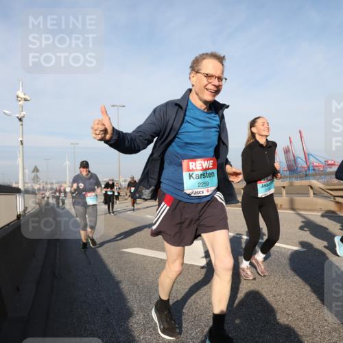 03.10.2025 - Köhlbrandbrückenlauf Yannick Fuchs http://msf.ph/oto/9181717 03.10.2025 08:57:46 Position 2 2259, 2375 meine-sportfotos.de