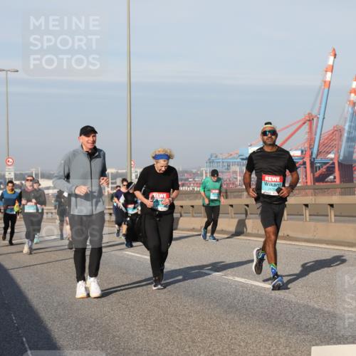 03.10.2025 - Köhlbrandbrückenlauf Yannick Fuchs http://msf.ph/oto/9181733 03.10.2025 08:57:49 Position 2 2676 meine-sportfotos.de