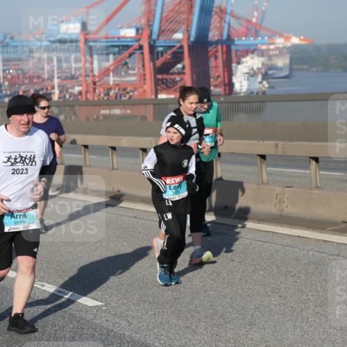 03.10.2025 - Köhlbrandbrückenlauf Yannick Fuchs http://msf.ph/oto/9181754 03.10.2025 08:57:53 Position 2 16, 2023, 2693 meine-sportfotos.de