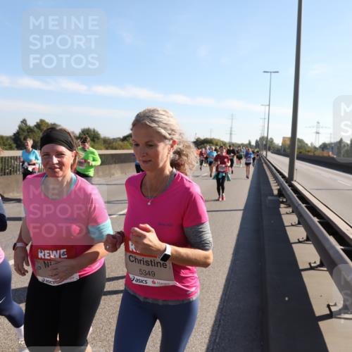 03.10.2025 - Köhlbrandbrückenlauf Yannick Fuchs http://msf.ph/oto/9181756 03.10.2025 11:23:47 Position 3 5266, 2021, 5349 meine-sportfotos.de