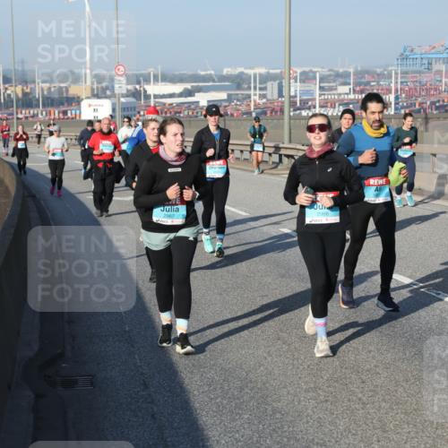 03.10.2025 - Köhlbrandbrückenlauf Yannick Fuchs http://msf.ph/oto/9181760 03.10.2025 08:57:54 Position 2 2967, 2966, 14, 2023, 200 meine-sportfotos.de