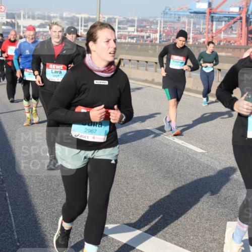 03.10.2025 - Köhlbrandbrückenlauf Yannick Fuchs http://msf.ph/oto/9181765 03.10.2025 08:57:56 Position 2 3324, 2967, 2966 meine-sportfotos.de