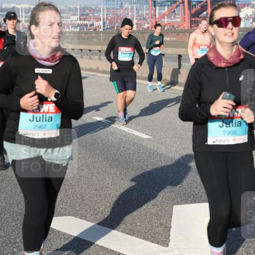 03.10.2025 - Köhlbrandbrückenlauf Yannick Fuchs http://msf.ph/oto/9181766 03.10.2025 08:57:56 Position 2 3, 2967, 2621, 2966 meine-sportfotos.de