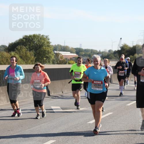 03.10.2025 - Köhlbrandbrückenlauf Yannick Fuchs http://msf.ph/oto/9181787 03.10.2025 11:23:50 Position 3 4801, 5179, 5006, 5500 meine-sportfotos.de