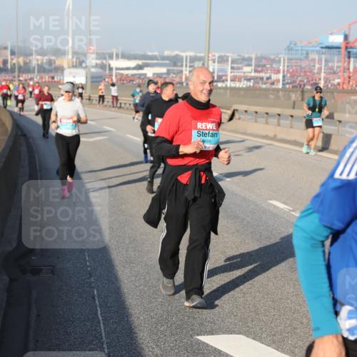 03.10.2025 - Köhlbrandbrückenlauf Yannick Fuchs http://msf.ph/oto/9181796 03.10.2025 08:58:02 Position 2 2468 meine-sportfotos.de