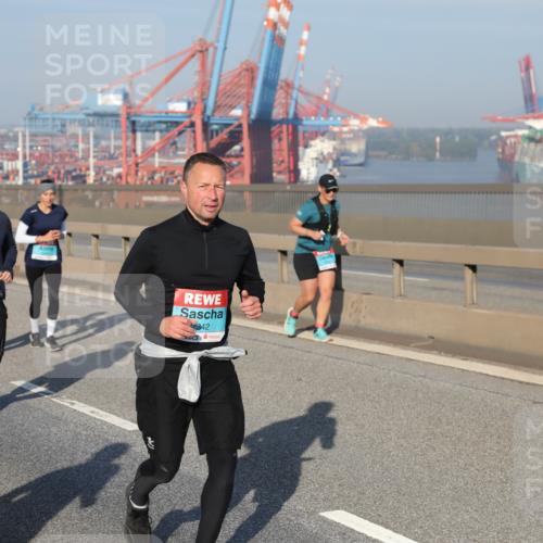 03.10.2025 - Köhlbrandbrückenlauf Yannick Fuchs http://msf.ph/oto/9181815 03.10.2025 08:58:05 Position 2 342 meine-sportfotos.de