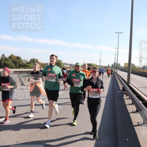 03.10.2025 - Köhlbrandbrückenlauf Yannick Fuchs http://msf.ph/oto/9181878 03.10.2025 11:23:58 Position 3 4715, 5587, 6211, 5855 meine-sportfotos.de