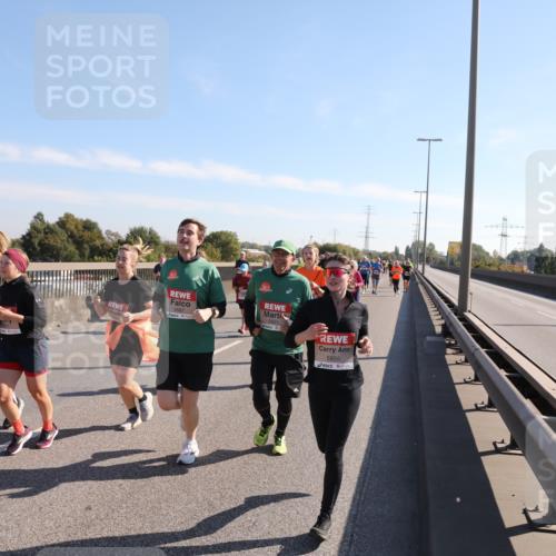 03.10.2025 - Köhlbrandbrückenlauf Yannick Fuchs http://msf.ph/oto/9181880 03.10.2025 11:23:58 Position 3 5621, 5855 meine-sportfotos.de