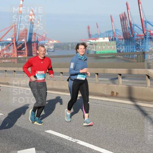 03.10.2025 - Köhlbrandbrückenlauf Yannick Fuchs http://msf.ph/oto/9181883 03.10.2025 08:58:25 Position 2 2258, 2321 meine-sportfotos.de