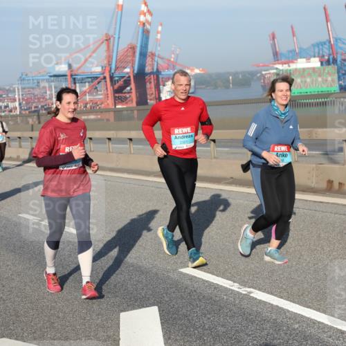 03.10.2025 - Köhlbrandbrückenlauf Yannick Fuchs http://msf.ph/oto/9181885 03.10.2025 08:58:25 Position 2 2321 meine-sportfotos.de