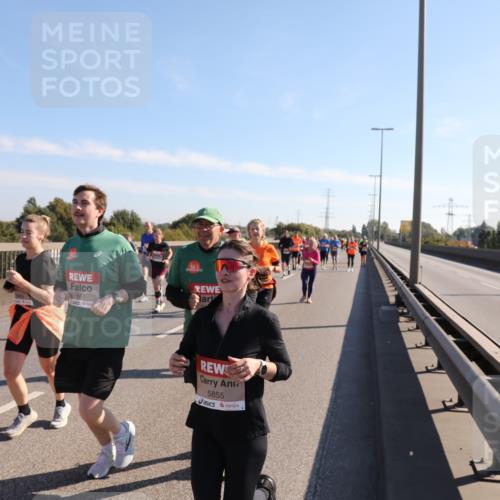 03.10.2025 - Köhlbrandbrückenlauf Yannick Fuchs http://msf.ph/oto/9181886 03.10.2025 11:23:58 Position 3 5401, 5587, 5855 meine-sportfotos.de