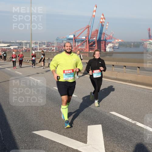 03.10.2025 - Köhlbrandbrückenlauf Yannick Fuchs http://msf.ph/oto/9181905 03.10.2025 08:58:28 Position 2 1949, 2385 meine-sportfotos.de