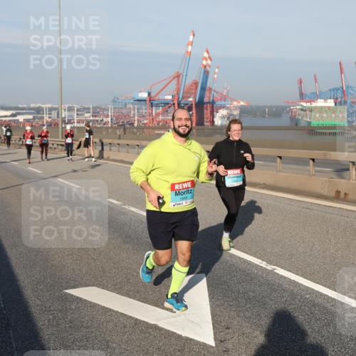 03.10.2025 - Köhlbrandbrückenlauf Yannick Fuchs http://msf.ph/oto/9181910 03.10.2025 08:58:29 Position 2 1949, 2385 meine-sportfotos.de