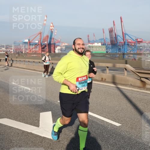 03.10.2025 - Köhlbrandbrückenlauf Yannick Fuchs http://msf.ph/oto/9181914 03.10.2025 08:58:29 Position 2 1949 meine-sportfotos.de