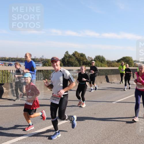 03.10.2025 - Köhlbrandbrückenlauf Yannick Fuchs http://msf.ph/oto/9181920 03.10.2025 11:24:01 Position 3 4911, 6618, 5413 meine-sportfotos.de