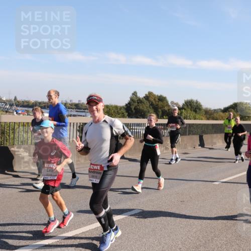 03.10.2025 - Köhlbrandbrückenlauf Yannick Fuchs http://msf.ph/oto/9181922 03.10.2025 11:24:01 Position 3 6619, 6618 meine-sportfotos.de
