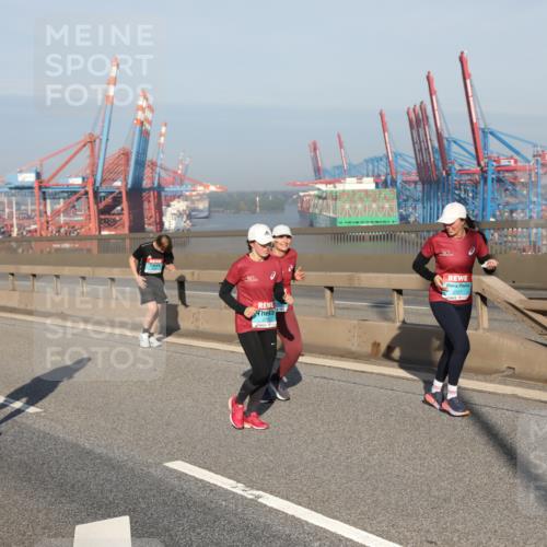 03.10.2025 - Köhlbrandbrückenlauf Yannick Fuchs http://msf.ph/oto/9181938 03.10.2025 08:58:38 Position 2 272, 2727 meine-sportfotos.de