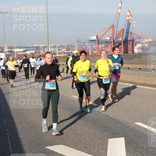 03.10.2025 - Köhlbrandbrückenlauf Yannick Fuchs http://msf.ph/oto/9181962 03.10.2025 08:58:42 Position 2 2386, 1963 meine-sportfotos.de
