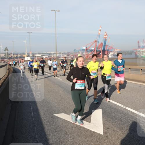 03.10.2025 - Köhlbrandbrückenlauf Yannick Fuchs http://msf.ph/oto/9181969 03.10.2025 08:58:43 Position 2 2386 meine-sportfotos.de