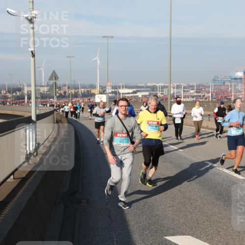 03.10.2025 - Köhlbrandbrückenlauf Yannick Fuchs http://msf.ph/oto/9181986 03.10.2025 08:58:46 Position 2 2518, 2763 meine-sportfotos.de