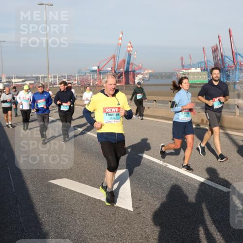 03.10.2025 - Köhlbrandbrückenlauf Yannick Fuchs http://msf.ph/oto/9182003 03.10.2025 08:58:48 Position 2 2518, 2763 meine-sportfotos.de