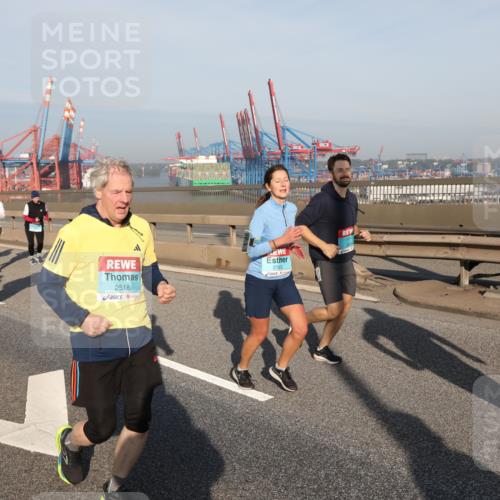 03.10.2025 - Köhlbrandbrückenlauf Yannick Fuchs http://msf.ph/oto/9182008 03.10.2025 08:58:49 Position 2 2518, 2763 meine-sportfotos.de