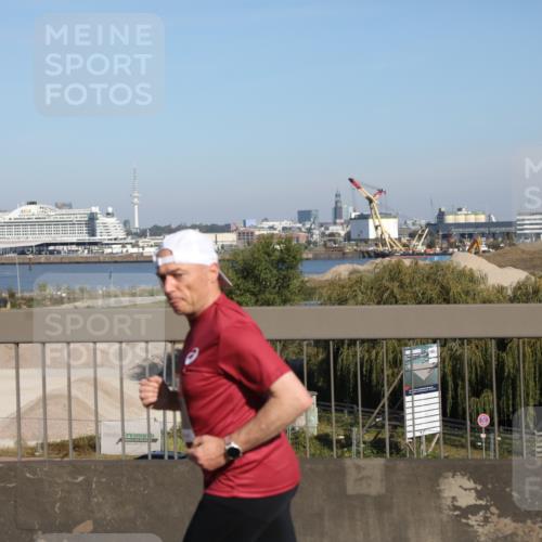 03.10.2025 - Köhlbrandbrückenlauf Yannick Fuchs http://msf.ph/oto/9182019 03.10.2025 11:24:13 Position 3 1020 meine-sportfotos.de