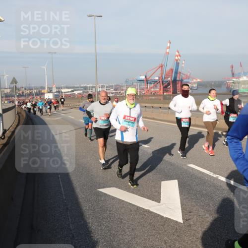 03.10.2025 - Köhlbrandbrückenlauf Yannick Fuchs http://msf.ph/oto/9182023 03.10.2025 08:58:52 Position 2 2492, 2633 meine-sportfotos.de