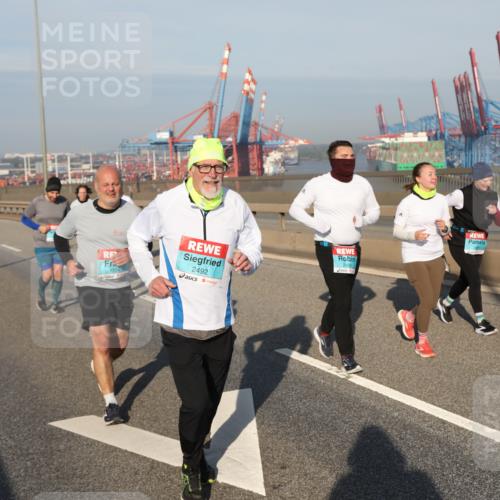 03.10.2025 - Köhlbrandbrückenlauf Yannick Fuchs http://msf.ph/oto/9182028 03.10.2025 08:58:52 Position 2 1704, 2492, 999 meine-sportfotos.de