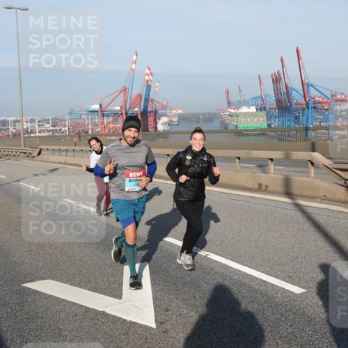 03.10.2025 - Köhlbrandbrückenlauf Yannick Fuchs http://msf.ph/oto/9182041 03.10.2025 08:58:55 Position 2 1705 meine-sportfotos.de