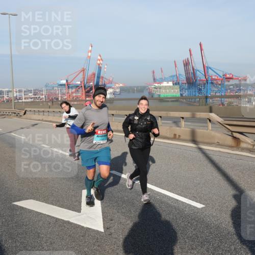 03.10.2025 - Köhlbrandbrückenlauf Yannick Fuchs http://msf.ph/oto/9182043 03.10.2025 08:58:55 Position 2  meine-sportfotos.de