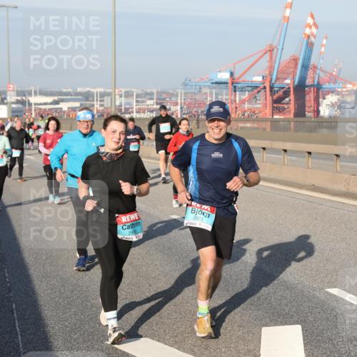 03.10.2025 - Köhlbrandbrückenlauf Yannick Fuchs http://msf.ph/oto/9182082 03.10.2025 08:59:04 Position 2 2976, 2973 meine-sportfotos.de