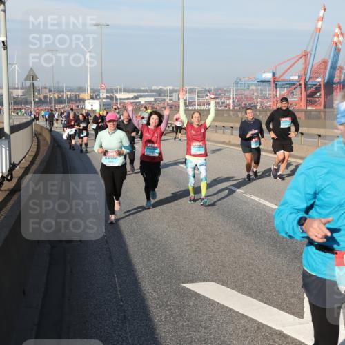 03.10.2025 - Köhlbrandbrückenlauf Yannick Fuchs http://msf.ph/oto/9182101 03.10.2025 08:59:06 Position 2 2359, 3072 meine-sportfotos.de
