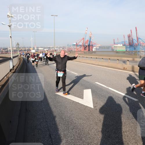 03.10.2025 - Köhlbrandbrückenlauf Yannick Fuchs http://msf.ph/oto/9182139 03.10.2025 08:59:11 Position 2  meine-sportfotos.de