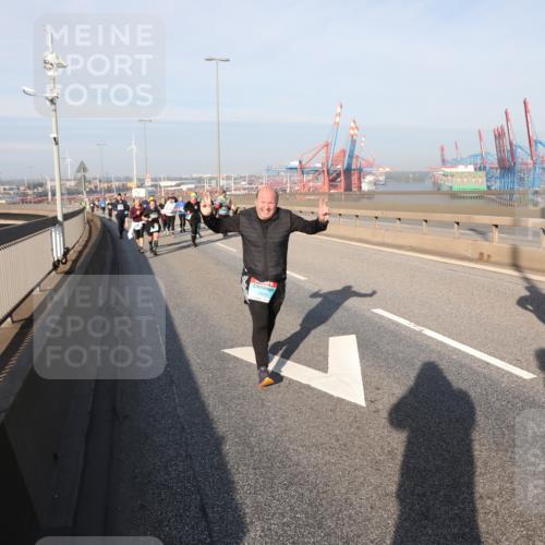 03.10.2025 - Köhlbrandbrückenlauf Yannick Fuchs http://msf.ph/oto/9182142 03.10.2025 08:59:11 Position 2  meine-sportfotos.de