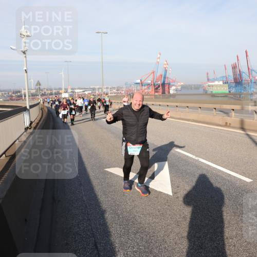 03.10.2025 - Köhlbrandbrückenlauf Yannick Fuchs http://msf.ph/oto/9182145 03.10.2025 08:59:11 Position 2 1625 meine-sportfotos.de